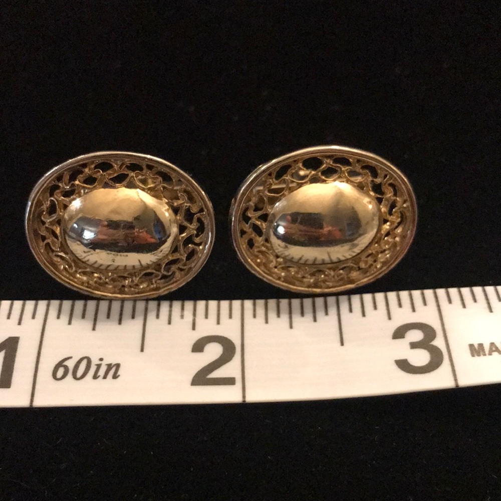 3/$15 ⭐️ Vtg gold tone unbranded cuff links filigree w/ oval. Cufflinks (I)